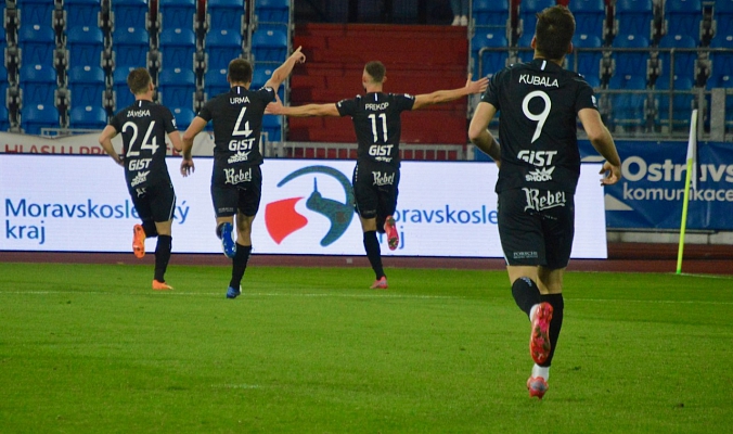 Vzájemné zápasy čtvrtfinalistů: vyrovnaná bilance ostravského Baníku s Hradcem Králové