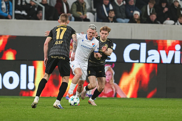 Třetím semifinalistou je Baník Ostrava. V Hradci zvládl penaltový rozstřel