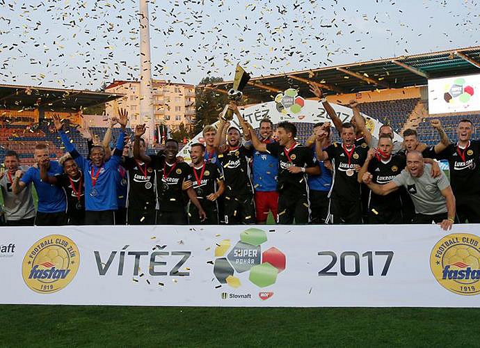 Další trofej pro Fastav! Zlín zvrátil duel se Slovanem a získal Superpohár